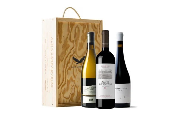 Estuche de madera Alma Carraovejas, Pago de Carraovejas 2022 + O Gran Meín Castes Brancas 2022 + Milsetentayseis Tinto 2021